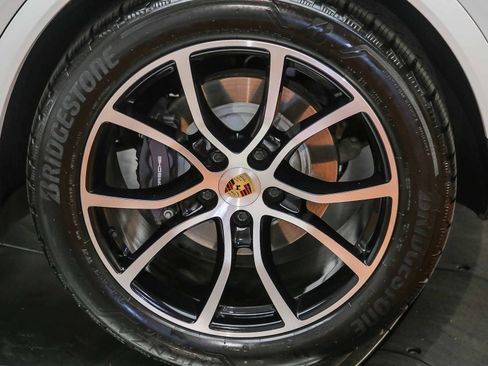 Certified 2024 Porsche Cayenne AWD/4WD image 14