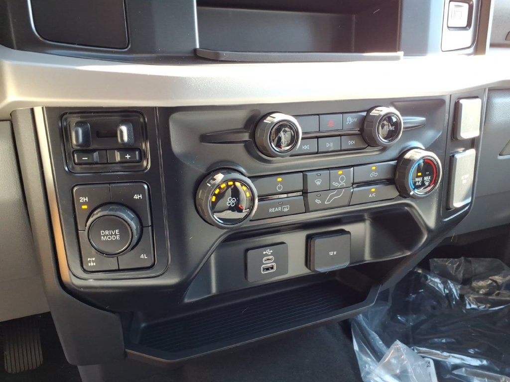 New 2026 Ford F350 XLT w/ FX4 Off-Road Package AWD/4WD image 23