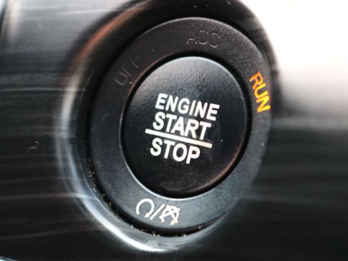 Used 2019 Jeep Grand Cherokee Limited image 17