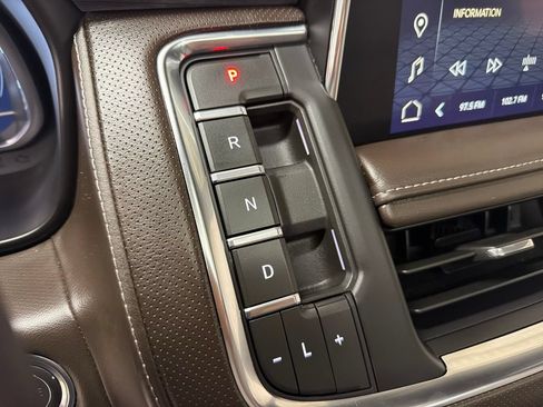 Used 2023 GMC Yukon SLT w/ SLT Premium Package RWD image 30
