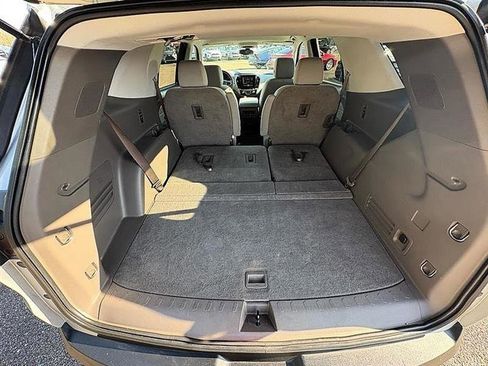 Used 2021 Chevrolet Traverse LT image 17