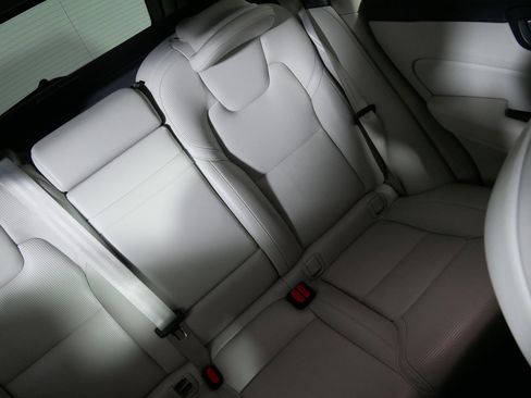 Used 2019 Volvo XC60 T8 Inscription w/ Advanced Package image 14