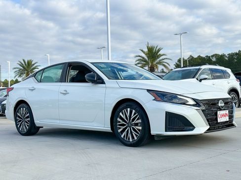 Used 2024 Nissan Altima 2.5 SV image 4