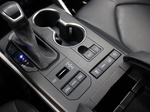 Used 2021 Toyota Highlander XLE image 39