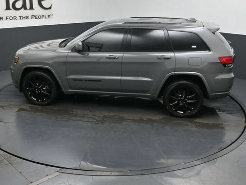 Used 2021 Jeep Grand Cherokee Laredo AWD/4WD image 42