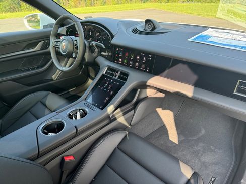 New 2025 Porsche Taycan image 18