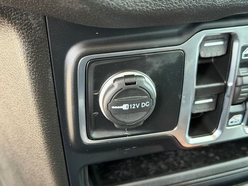 Used 2024 Jeep Wrangler Unlimited w/ Convenience Group AWD/4WD image 31
