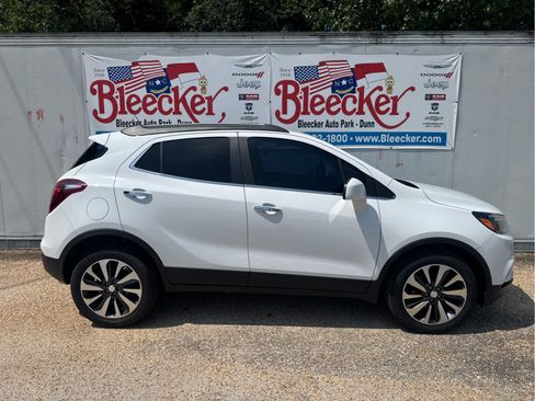 Used 2021 Buick Encore Preferred w/ Safety Package II FWD image 2