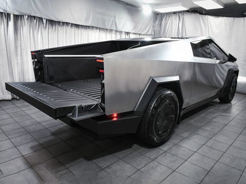 Used 2025 Tesla Cybertruck AWD Crew Cab image 5