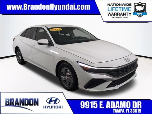 Used 2025 Hyundai Elantra SE FWD image 1