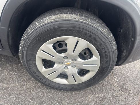 Used 2018 Chevrolet Trax LS image 28