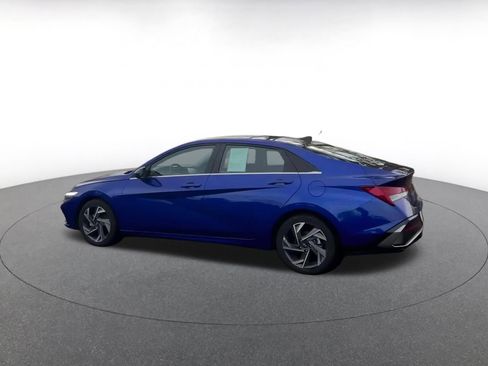 Used 2025 Hyundai Elantra SEL image 4