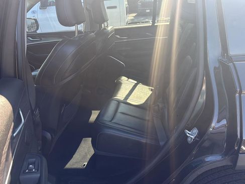 Used 2023 Jeep Grand Cherokee Limited AWD/4WD image 9