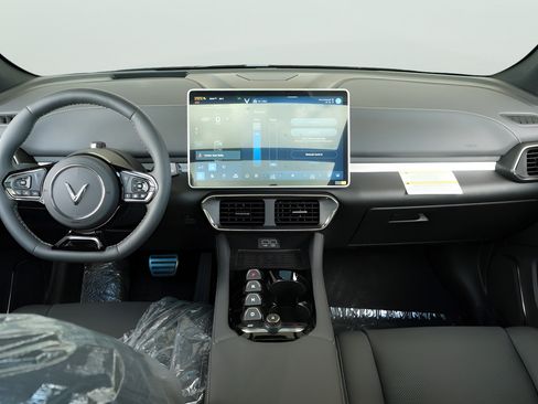 New 2025 VinFast VF 8 Plus AWD/4WD image 5