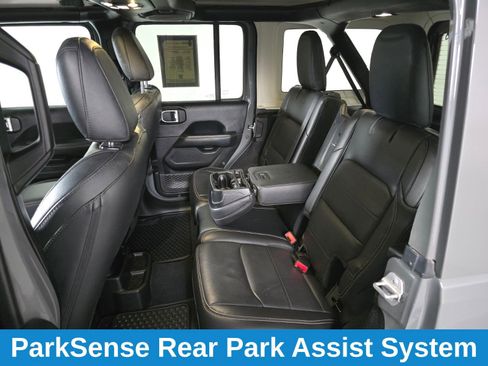 Used 2019 Jeep Wrangler Unlimited Sahara image 16