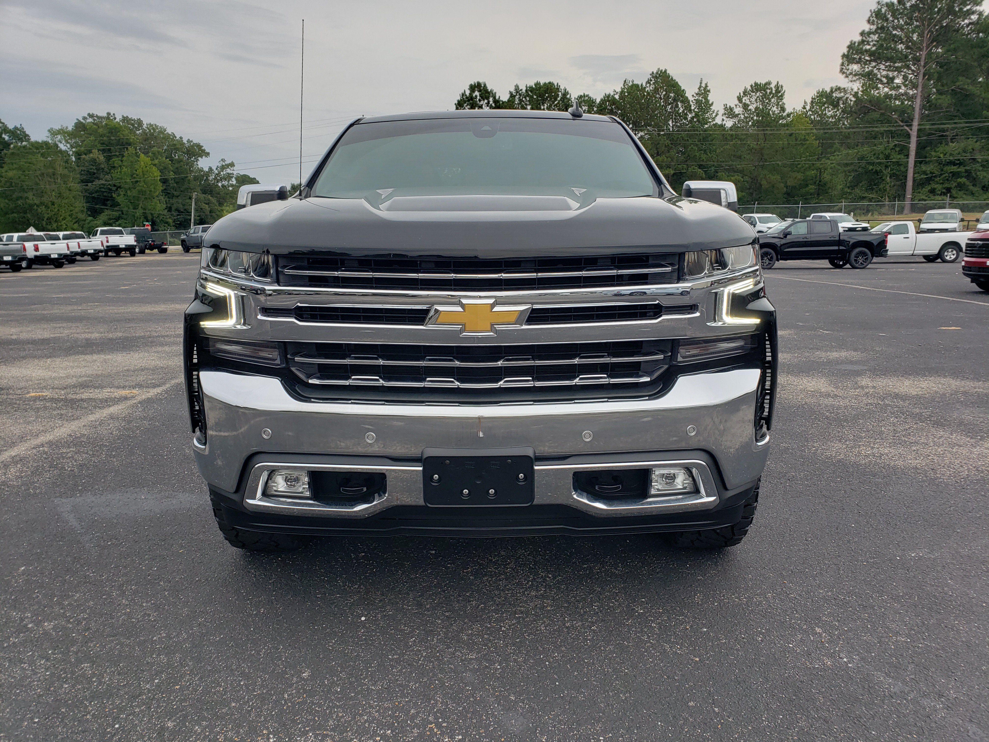Used 2021 Chevrolet Silverado 1500 LTZ w/ LTZ Premium Package AWD/4WD image 7