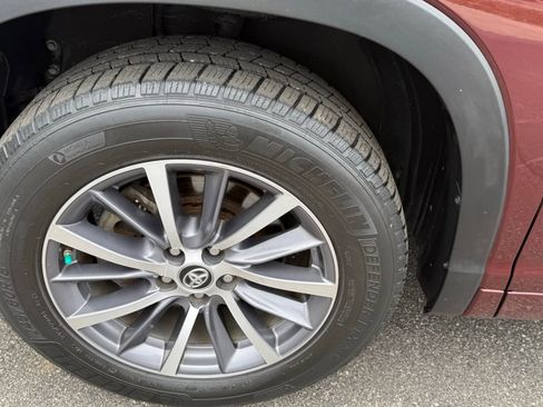 Used 2017 Toyota Highlander XLE image 15