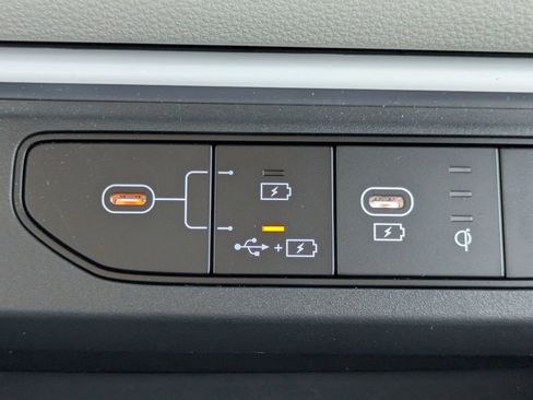 Used 2025 Kia Carnival SX image 23