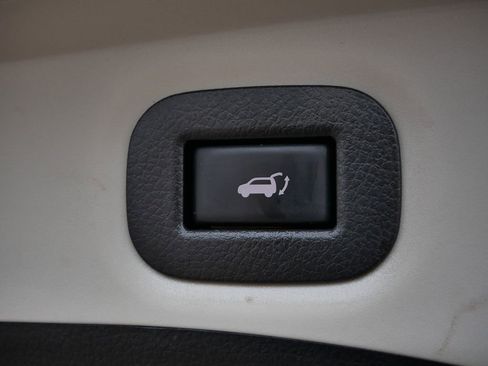 Used 2020 Nissan Rogue SV image 17