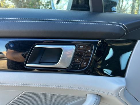 Used 2018 Porsche Panamera 4 image 11