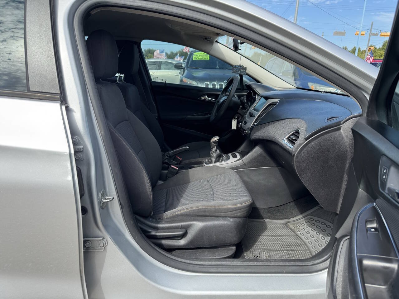 Used 2016 Chevrolet Cruze L FWD image 12