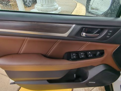 Used 2017 Subaru Outback 2.5i Touring w/ Popular Package #5A image 10