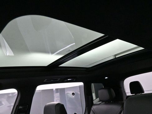 Used 2025 Cadillac XT6 Premium Luxury image 30