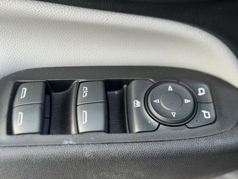 Used 2023 Chevrolet Equinox LS w/ LS Convenience Package image 23