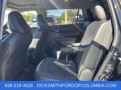 Used 2023 Toyota Highlander XLE image 11