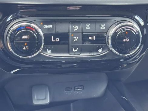 Used 2025 Chevrolet Trax LT w/ LT Convenience Package FWD image 26