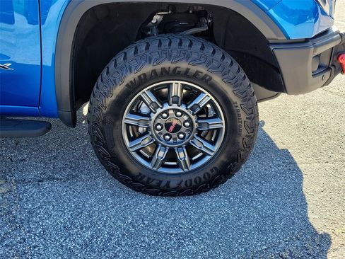 Used 2024 GMC Sierra 1500 AT4X image 16