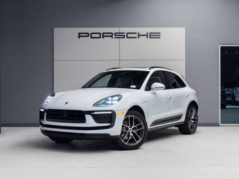 Certified 2026 Porsche Macan AWD/4WD image 1