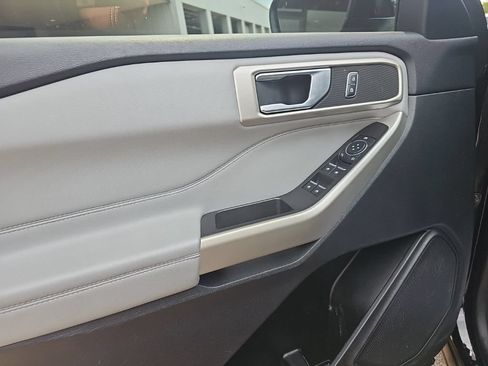 Used 2023 Ford Explorer XLT w/ Equipment Group 202A AWD/4WD image 9