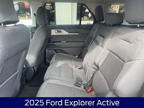 Used 2025 Ford Explorer Active AWD/4WD image 29