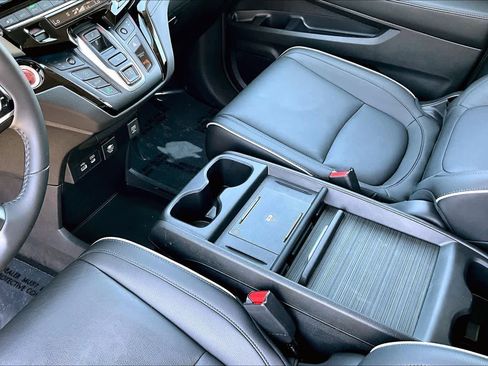 Certified 2025 Honda Odyssey Touring image 17