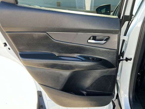 Certified 2025 Nissan Murano SV image 18