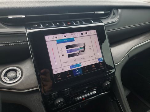 Used 2022 Jeep Grand Cherokee L Limited image 20