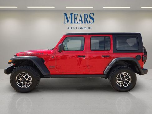 Used 2025 Jeep Wrangler Unlimited Rubicon image 2