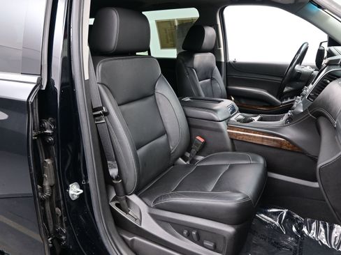 Used 2020 Chevrolet Tahoe LT w/ Luxury Package image 14