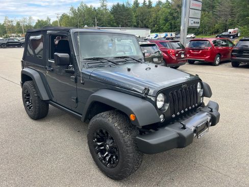 Used 2017 Jeep Wrangler Sport AWD/4WD image 3