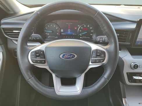 Used 2023 Ford Explorer XLT w/ Equipment Group 202A AWD/4WD image 11