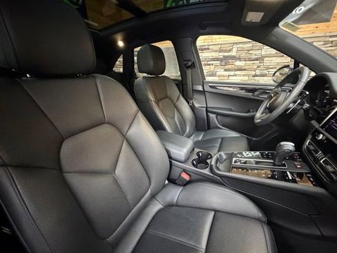 Used 2023 Porsche Macan AWD/4WD image 15