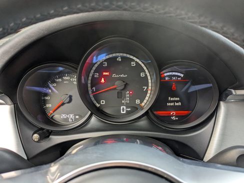 Used 2020 Porsche Macan Turbo image 16