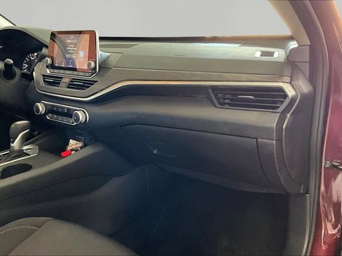 Used 2025 Nissan Altima 2.5 SV FWD image 24