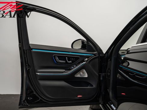 Used 2022 Mercedes-Benz S 500 4MATIC w/ 3D Technology Package image 19