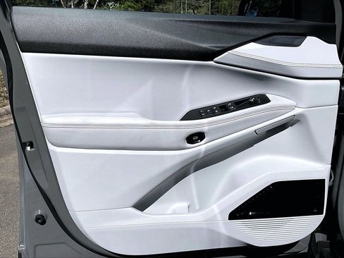 New 2026 Jeep Cherokee Limited image 26