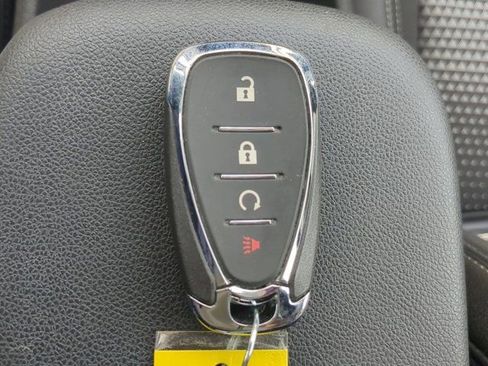 Used 2025 Chevrolet Trax LT w/ LT Convenience Package FWD image 28