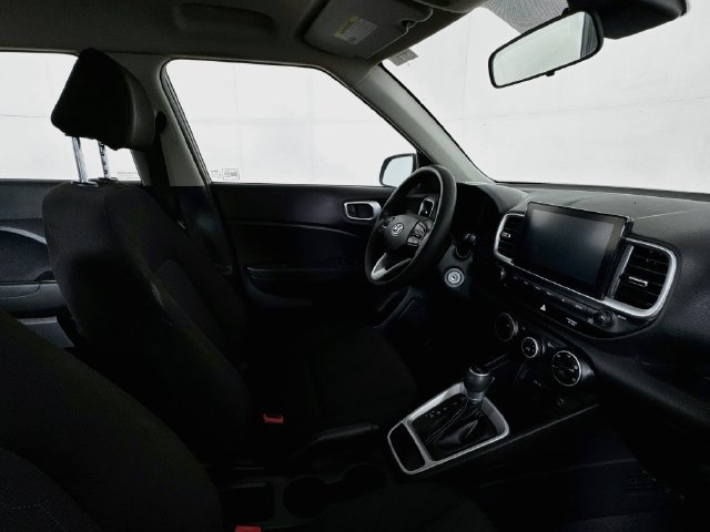 Used 2020 Hyundai Venue SE FWD image 25