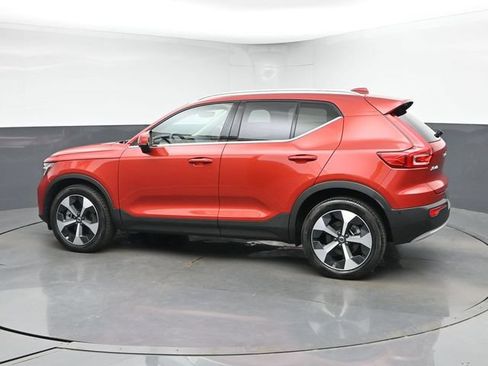 Used 2025 Volvo XC40 B5 Plus AWD/4WD image 7