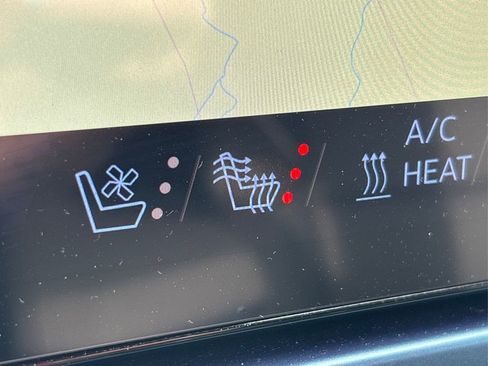 Used 2025 Chevrolet Equinox EV LT w/ Convenience Package II image 37